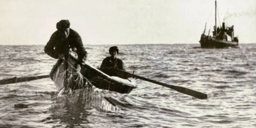fishing_boat_the-aral-sea_in_bygone_times